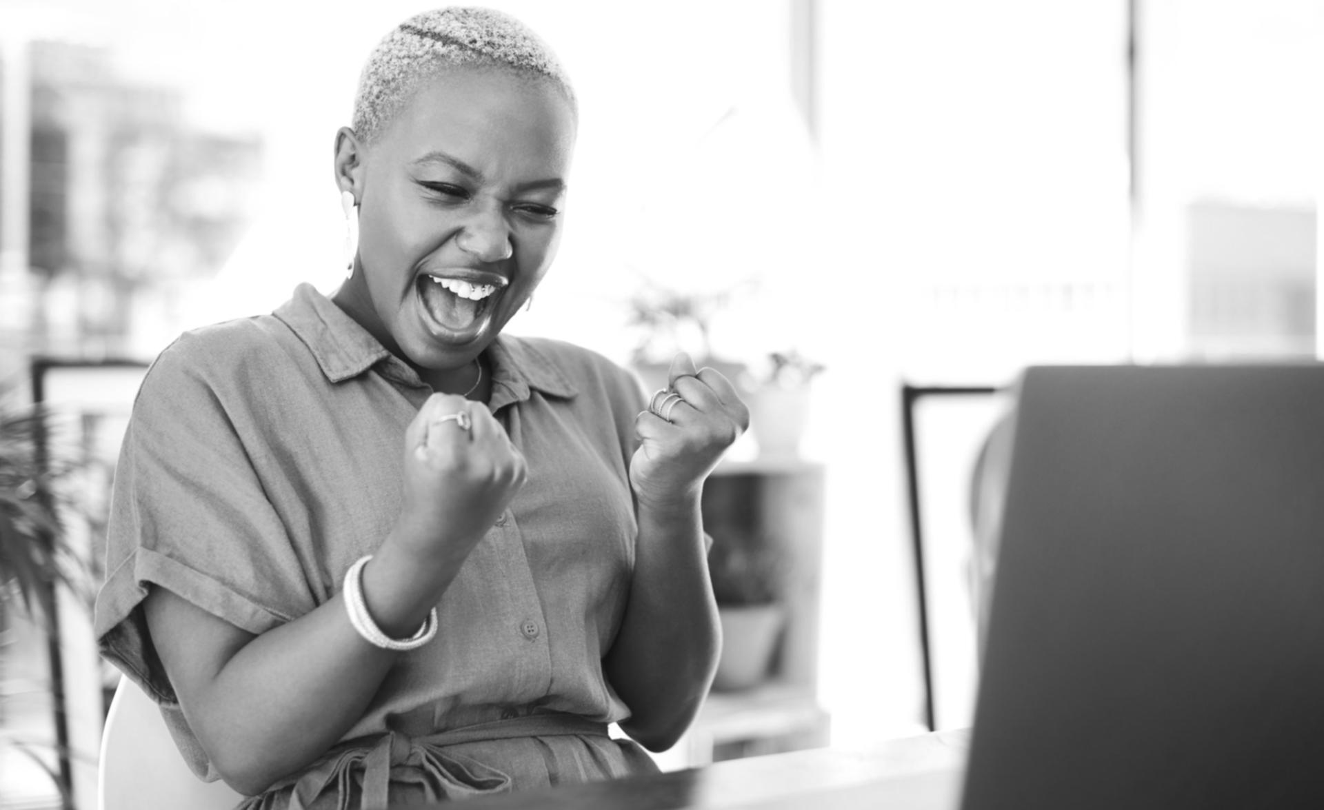 Communauté d'apprenants collaborant sur des projets de suivi budgétaire